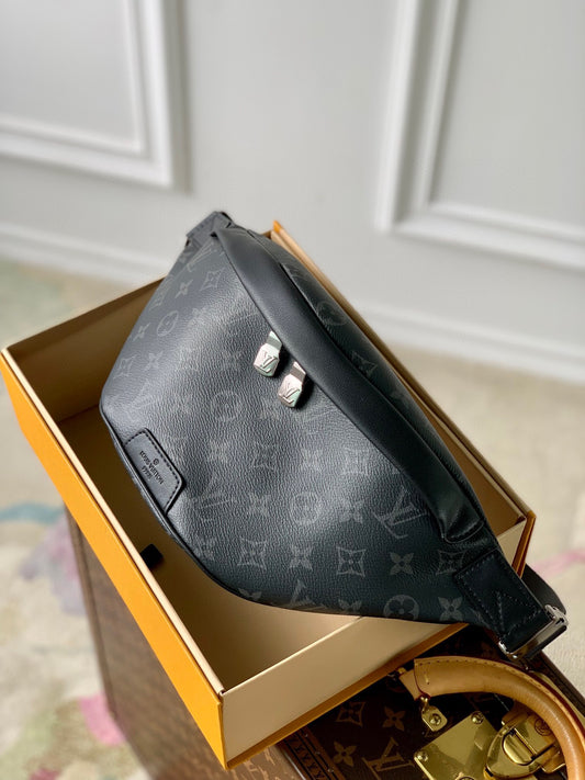 Louis Vuitton Discovery Bumbag PM in Monogram Eclipse Canvas
